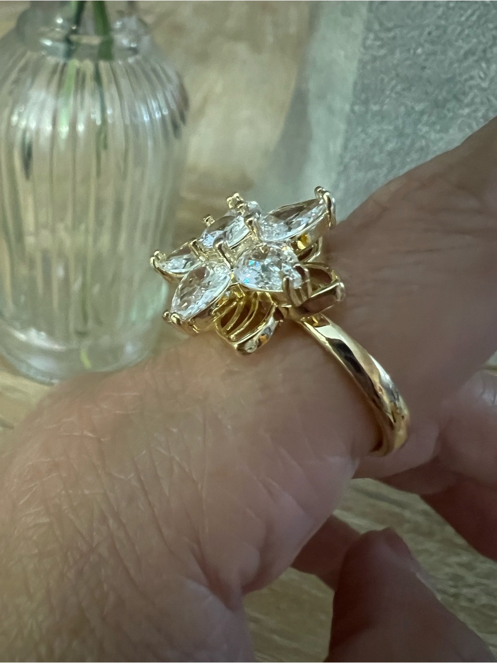 Gold Spinning Flower Cluster Ring Size 8, Statement Cocktail - Picture 3 of 3